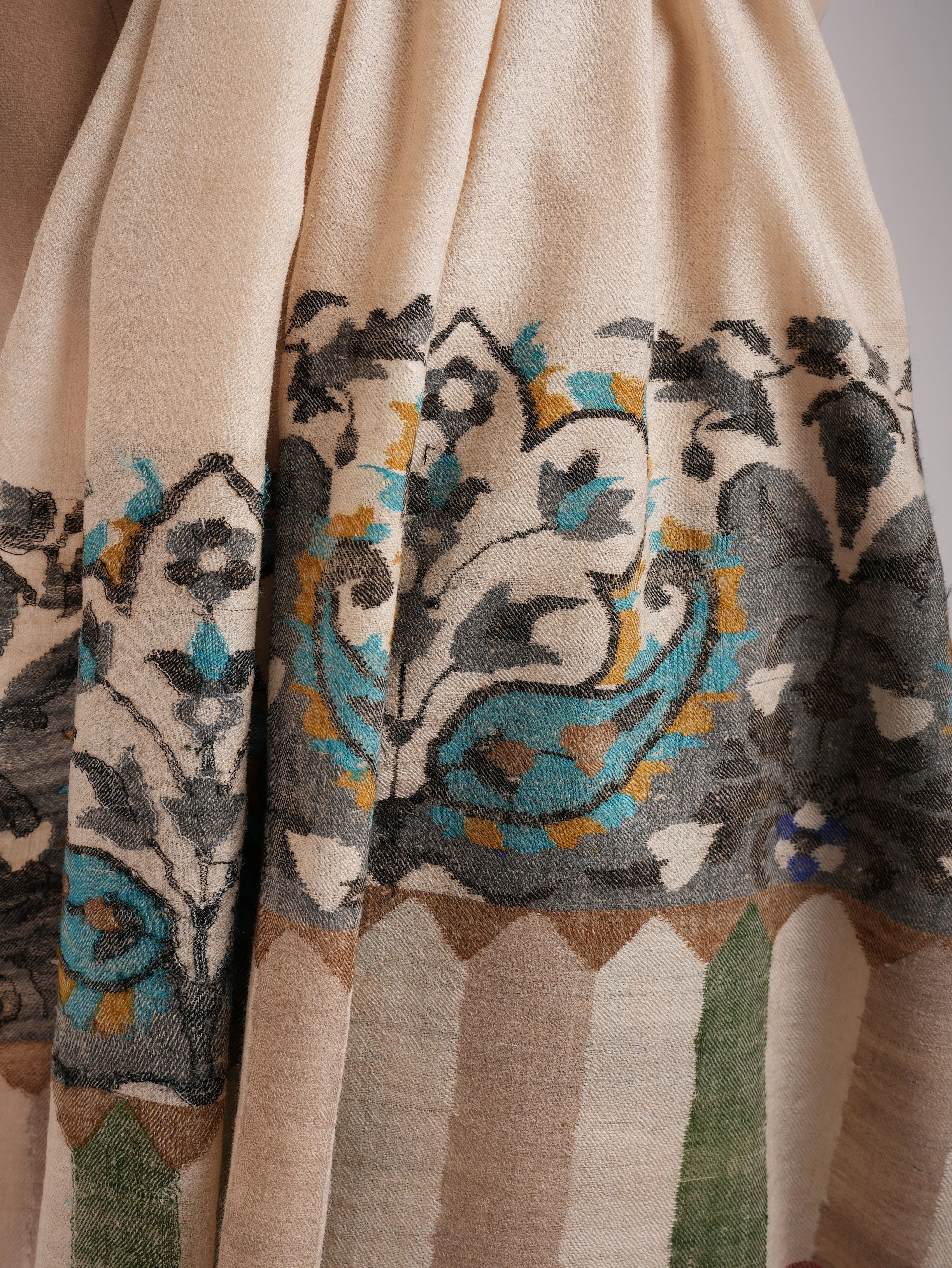 Bulky Oversized Pure Pashmina Kani Wrap
