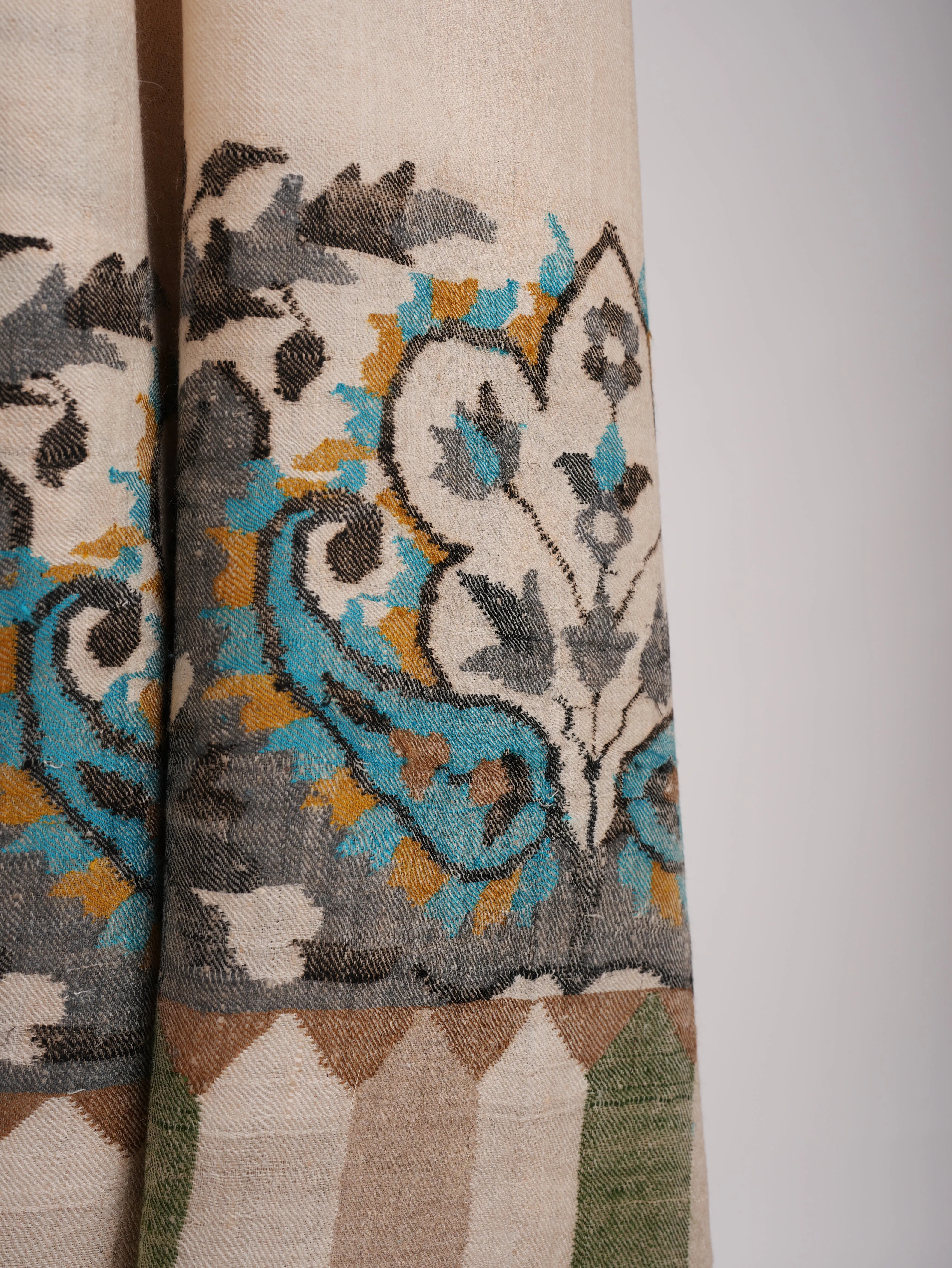 Bulky Oversized Pure Pashmina Kani Wrap