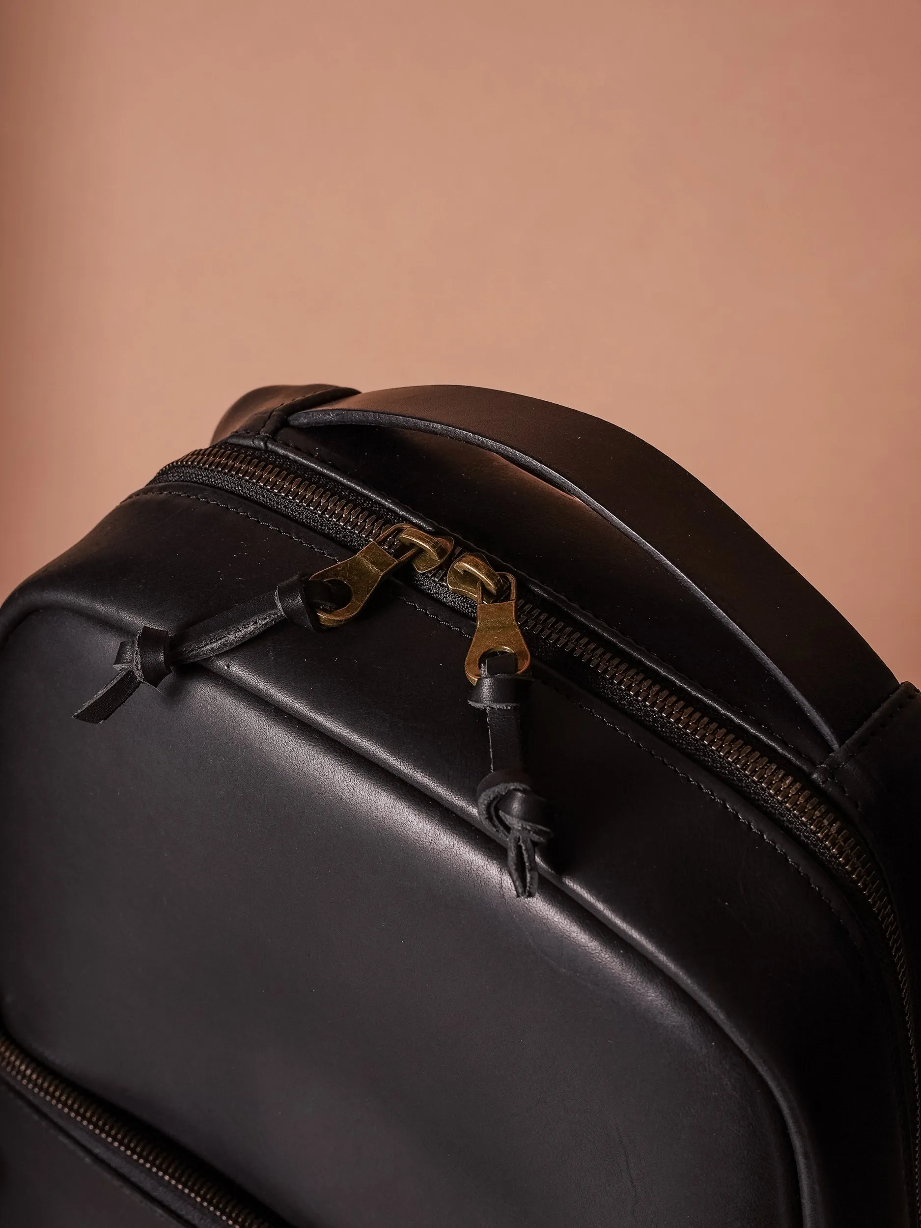Daypack - Horween Black Essex