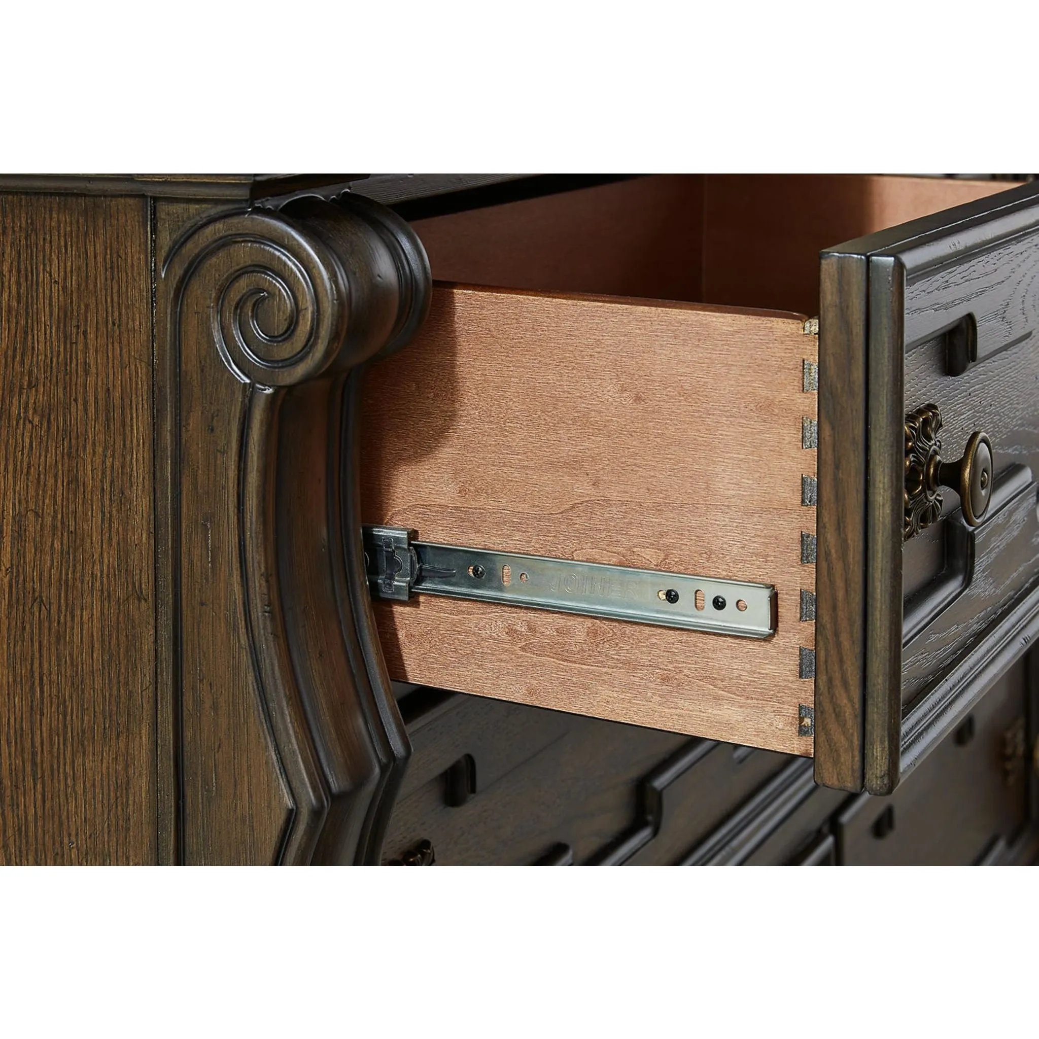 Maylee Chest